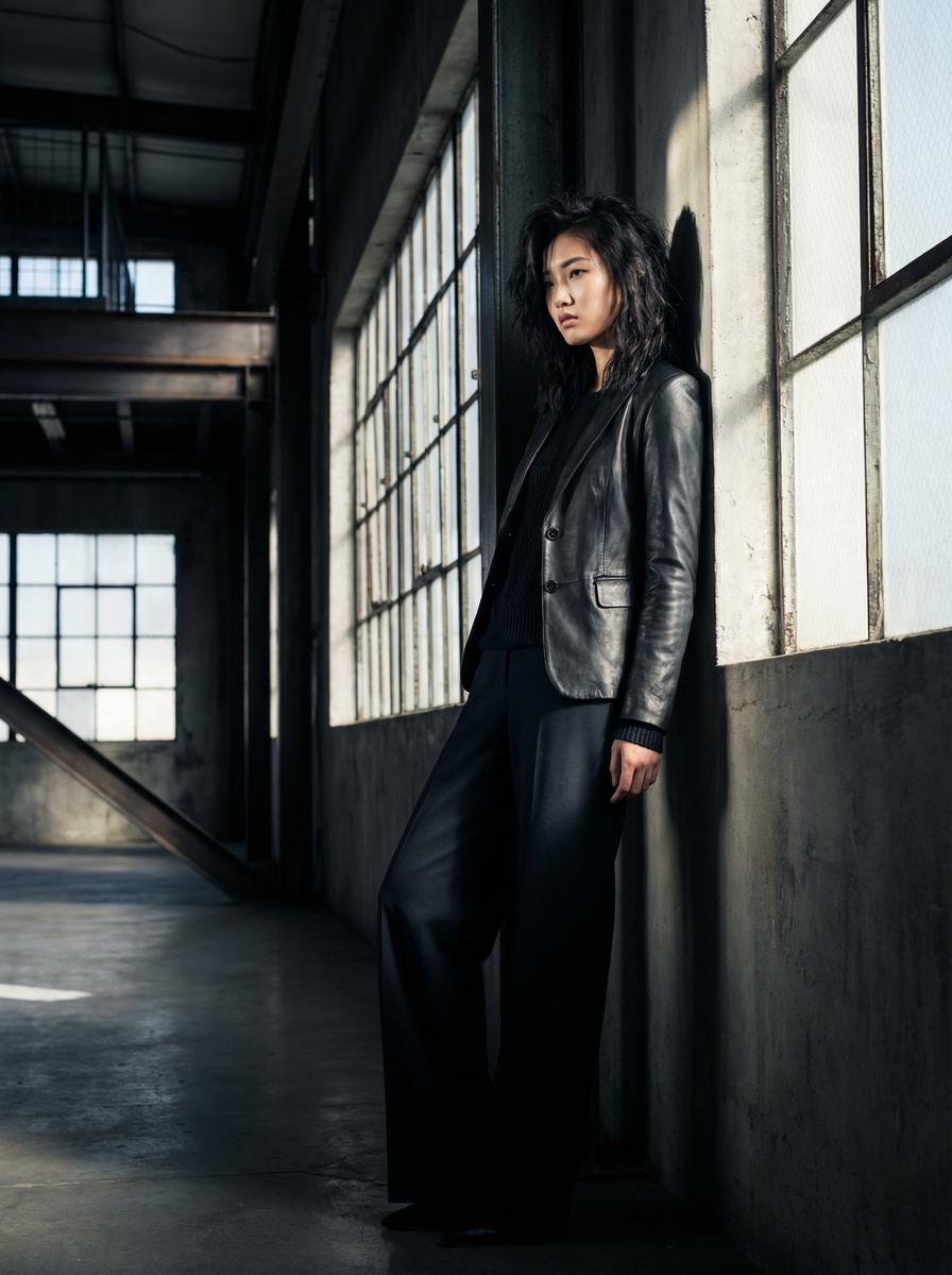 母狗园传媒-工业风格写真传媒